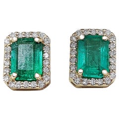 1.84 Carat Emerald and 0.20 Ct Diamond, 14 Kt, Yellow Gold, Earrings