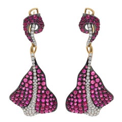 Boucles d'oreilles galuchat en or jaune et noir 18 carats avec rubis et diamants cabochons