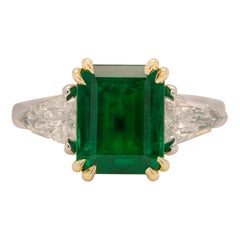 3.17 Carat Fine Emerald Vivid Green & Shield Side Stones Platinum & 18K 