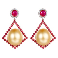 Boucles d'oreilles Eostre en or rose 18 carats, perles des mers du Sud dorées, rubis et diamants