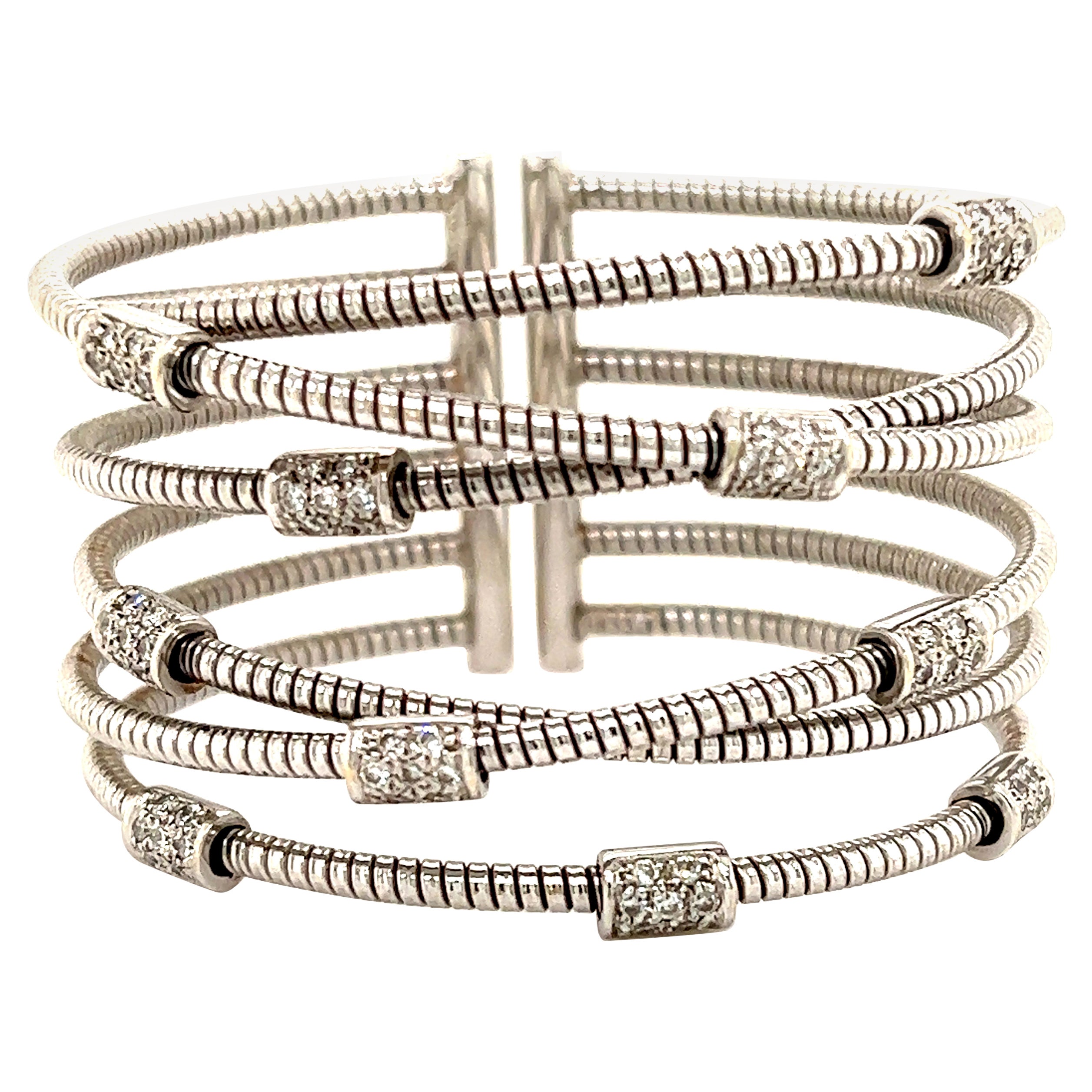 Bracelet manchette en or blanc 18 carats avec six rangées de diamants entrelacés, fabrication italienne