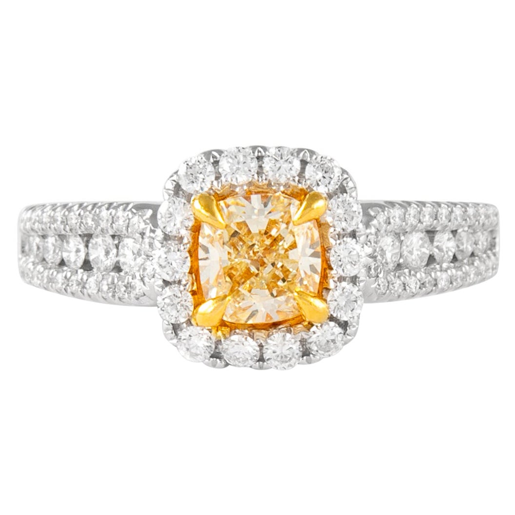 Alexander, bague bicolore 18 carats avec diamant jaune fantaisie taille coussin VS1 de 1,47 carat et halo