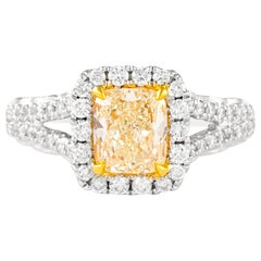 Alexander, bague bicolore 18 carats, diamant jaune clair coussin fantaisie de 1,61 carat avec halo