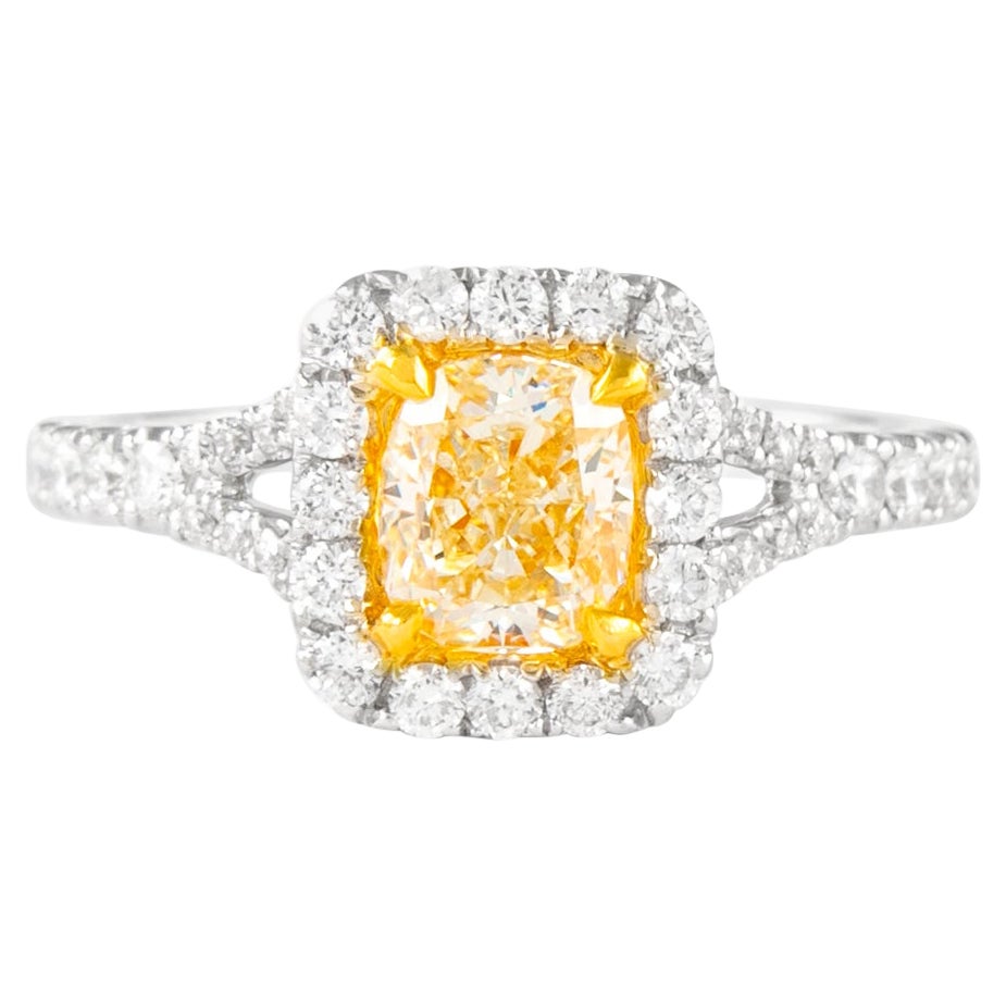 Alexander, bague bicolore 18 carats, diamant jaune clair taille coussin fantaisie 1,52 carat avec halo