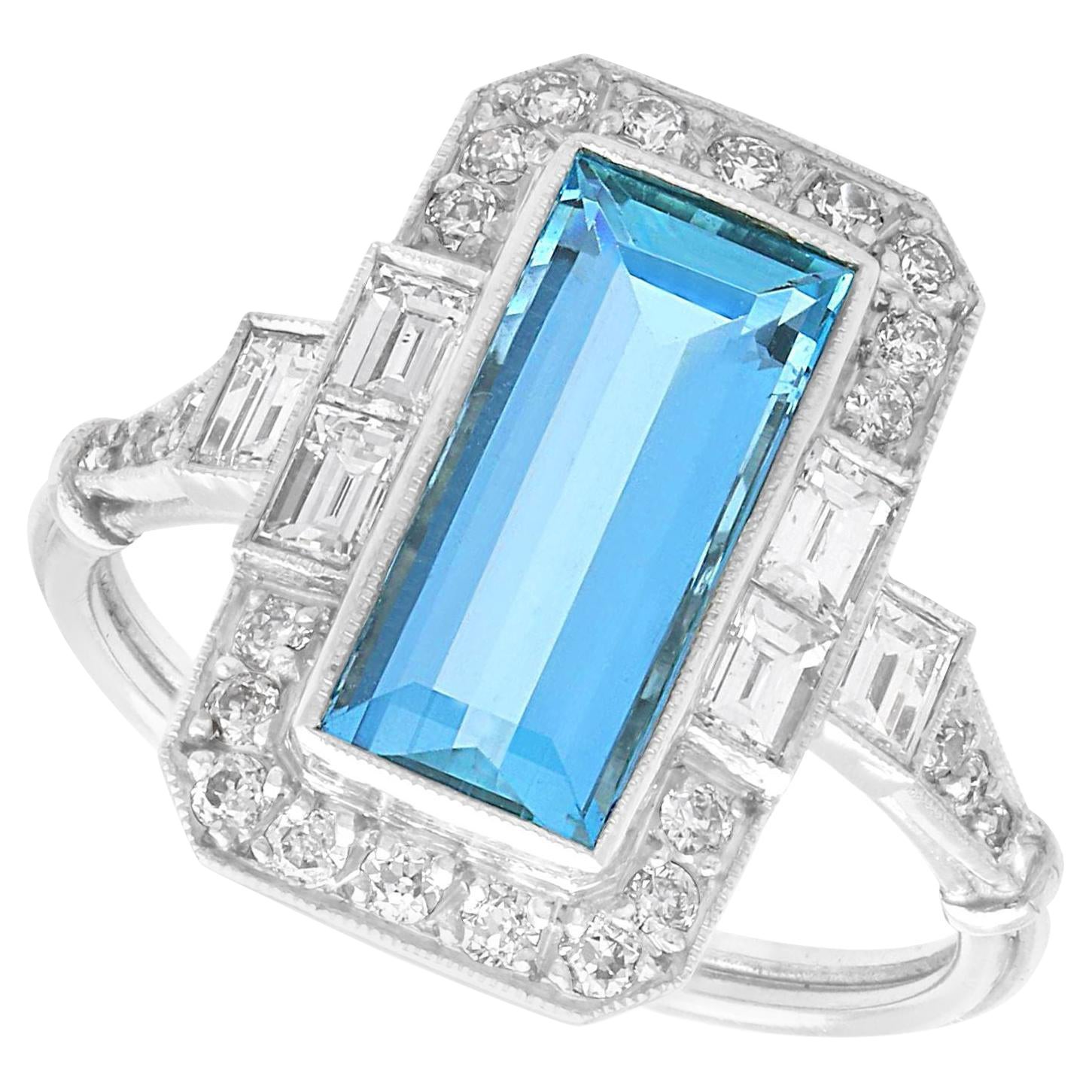 Anillo de cóctel antiguo de aguamarina y diamantes en platino de 1.97 quilates
