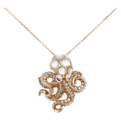 Collana con ciondolo Octopus in oro rosa 18 carati con strati di conchiglie e rubini
