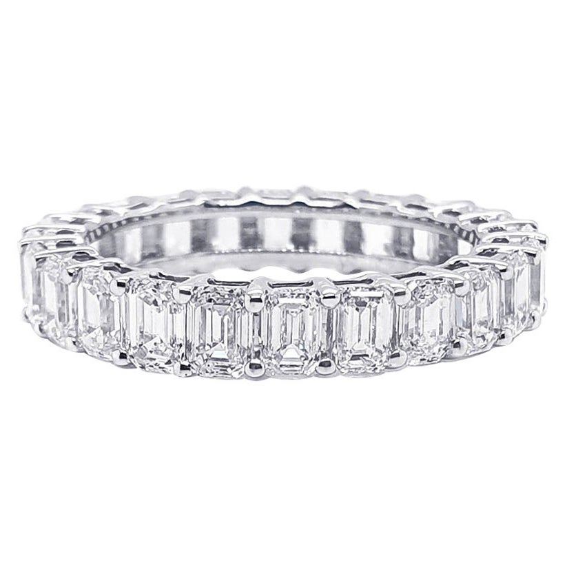 Eternity-Ring aus 18 Karat Gold mit 3,50 Karat Smaragd