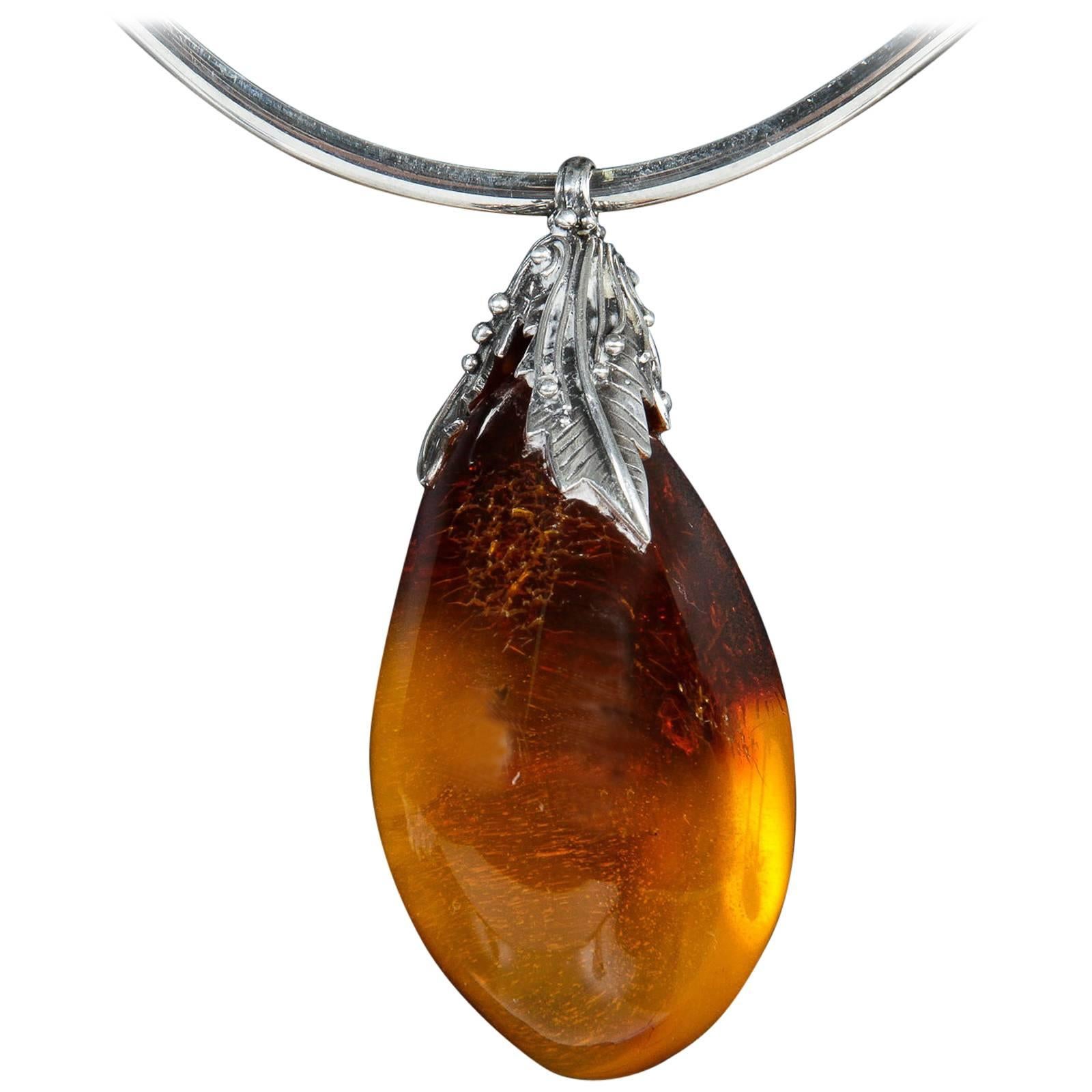 House of Amber Silver Amber Pendant Necklace For Sale