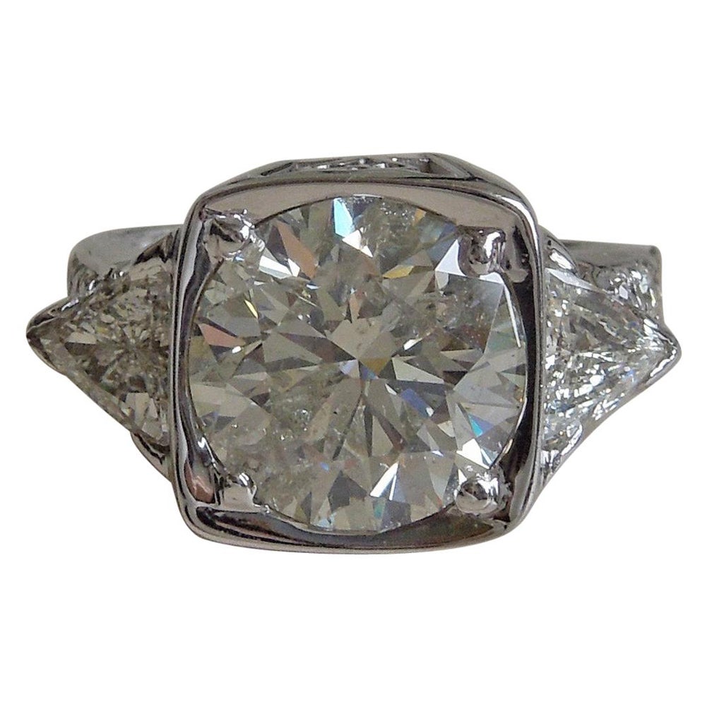 Round 5.10 Carat Solitaire and Trillion Cut Diamond Ring For Sale