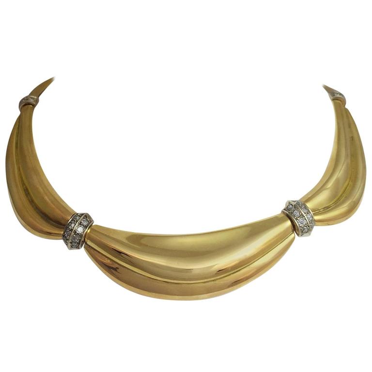 1950s Gold Drapery necklace with intercalary set with diamonds For Sale