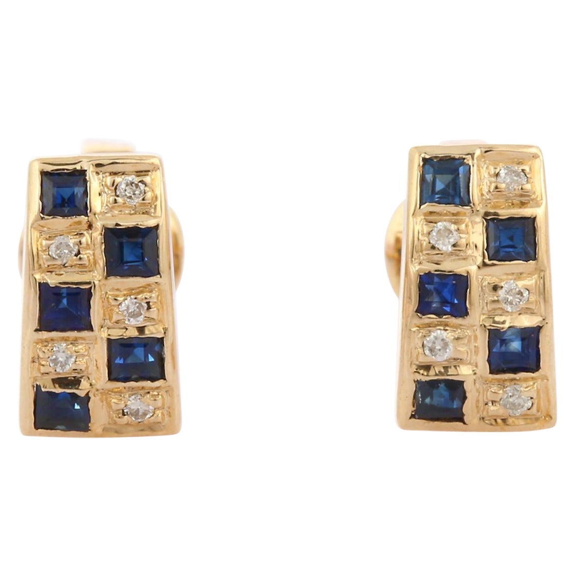 Clous d'oreilles design en or jaune 14 carats avec saphirs bleus et diamants en forme de barre