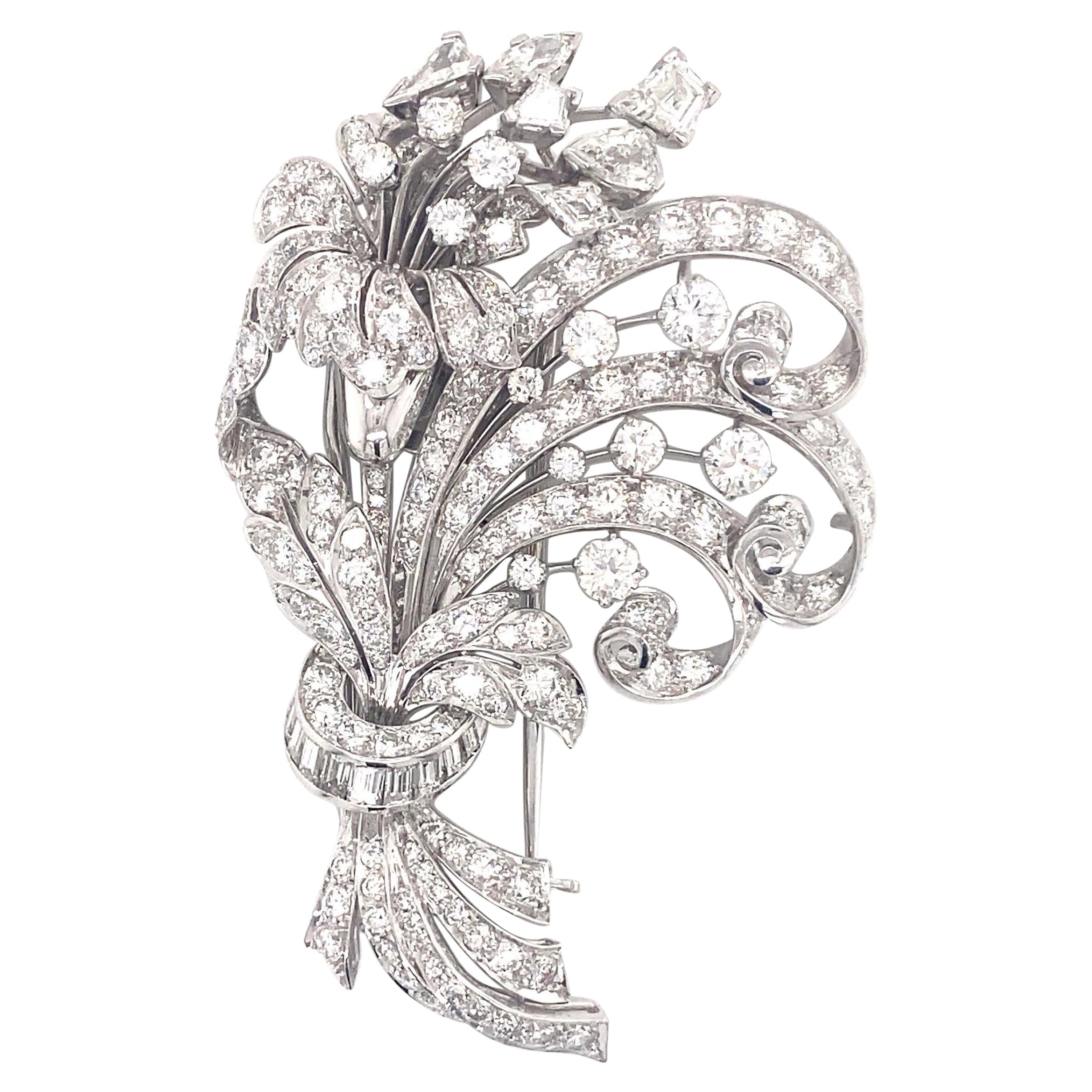 Broche vintage en forme de bouquet de fleurs en platine et diamants 9,40 carats, années 1950