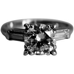 Round Brilliant Cut Diamond with Baguettes in Platinum