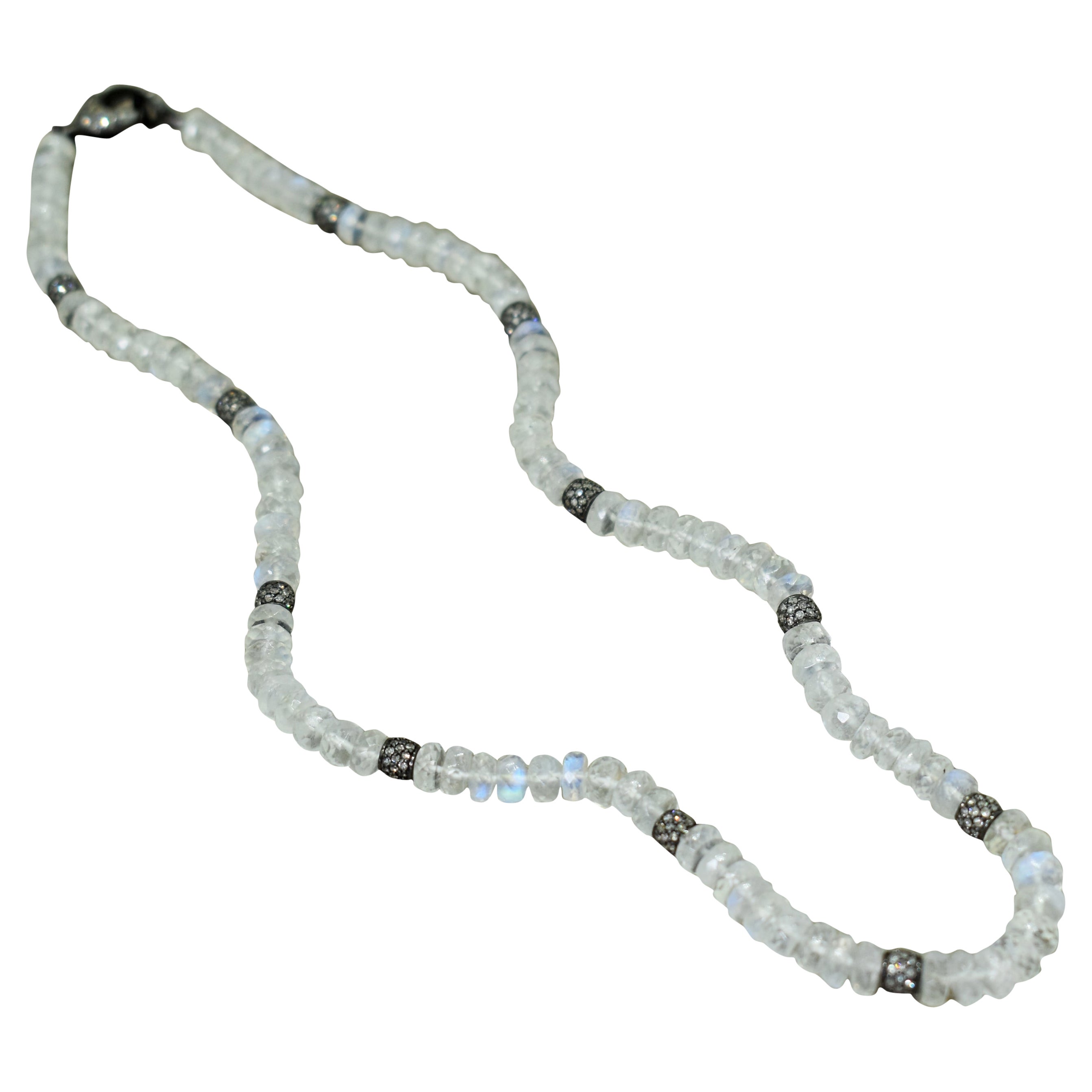 Collier de perles en pierre de lune facettée et diamant pavé en vente