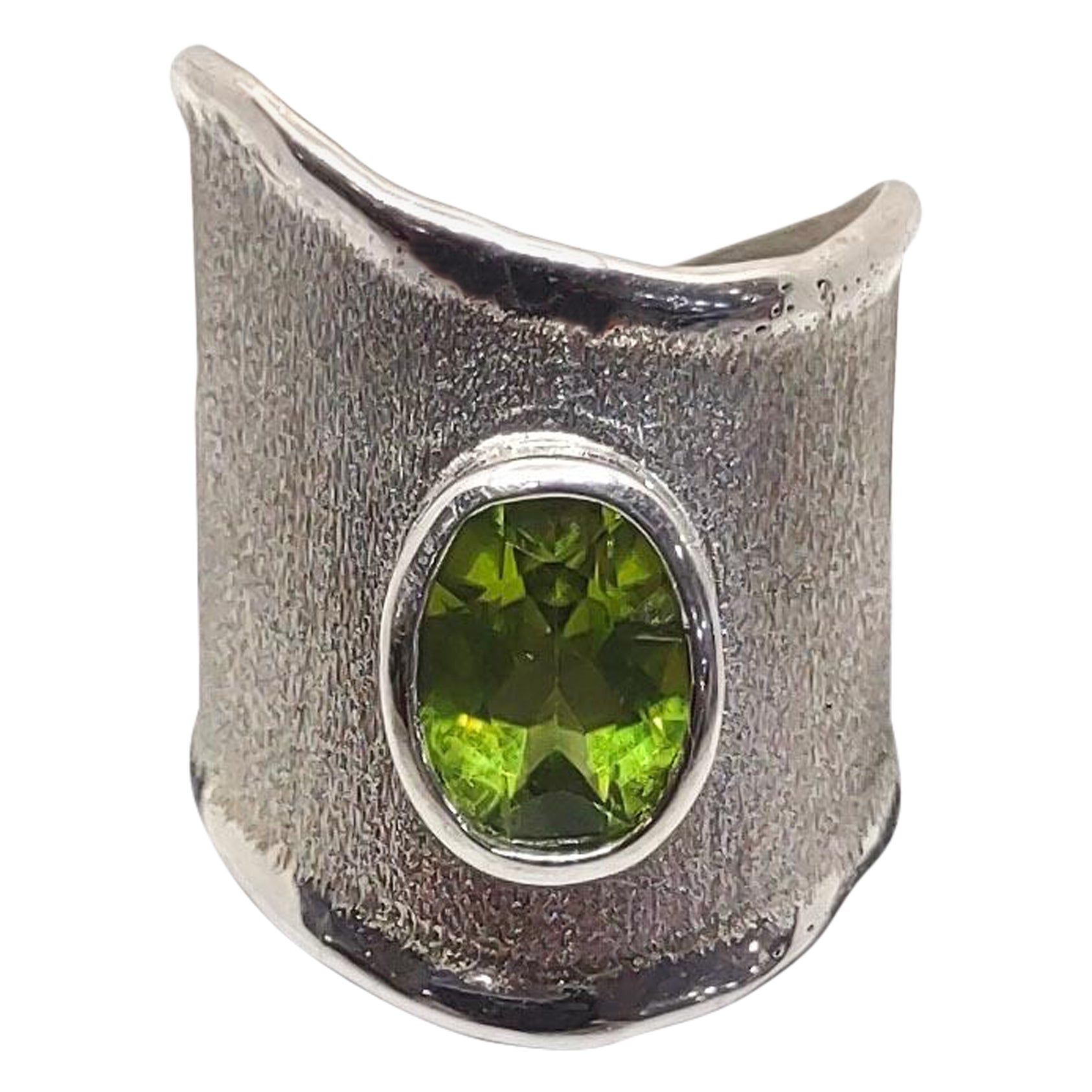 Yianni Creations Peridot Ring in Fine Silver and Palladium For Sale