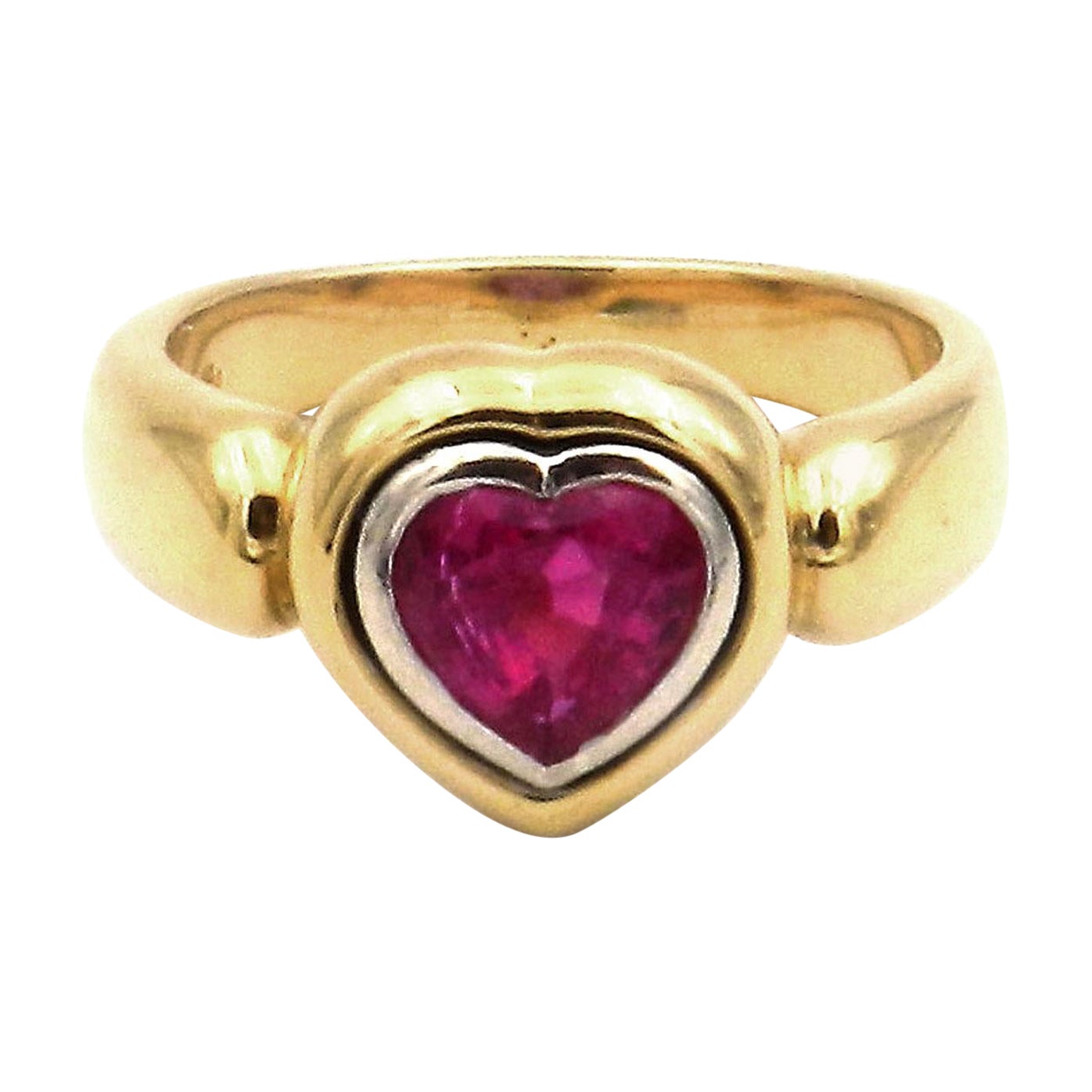 Certified Heart Shaped 1.3 Ct No Heat Ruby 18 K Yellow Gold Ring For Sale