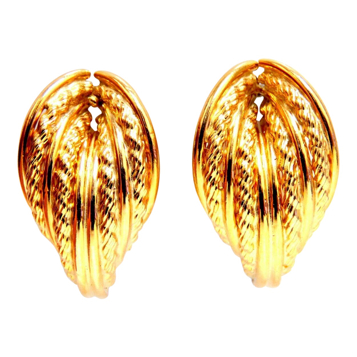14Kt Gold Iconic Curving Petal Stud Earrings For Sale