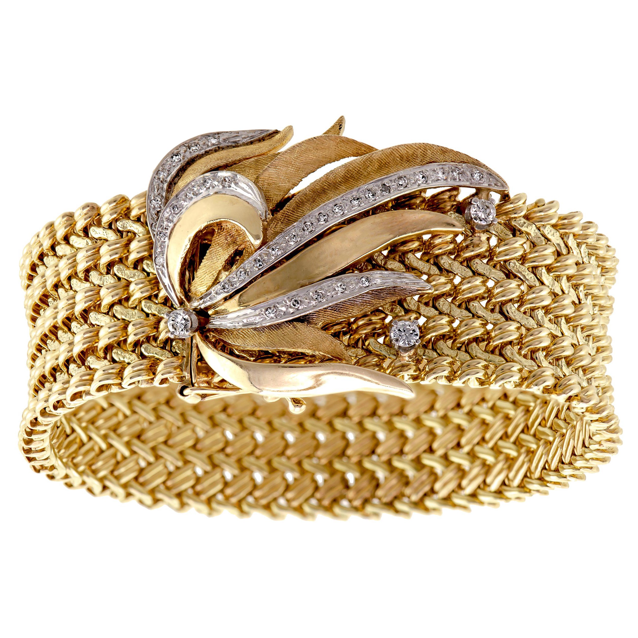 Bracelet large souple en or jaune 14 carats et diamants, datant d'environ 1970 en vente