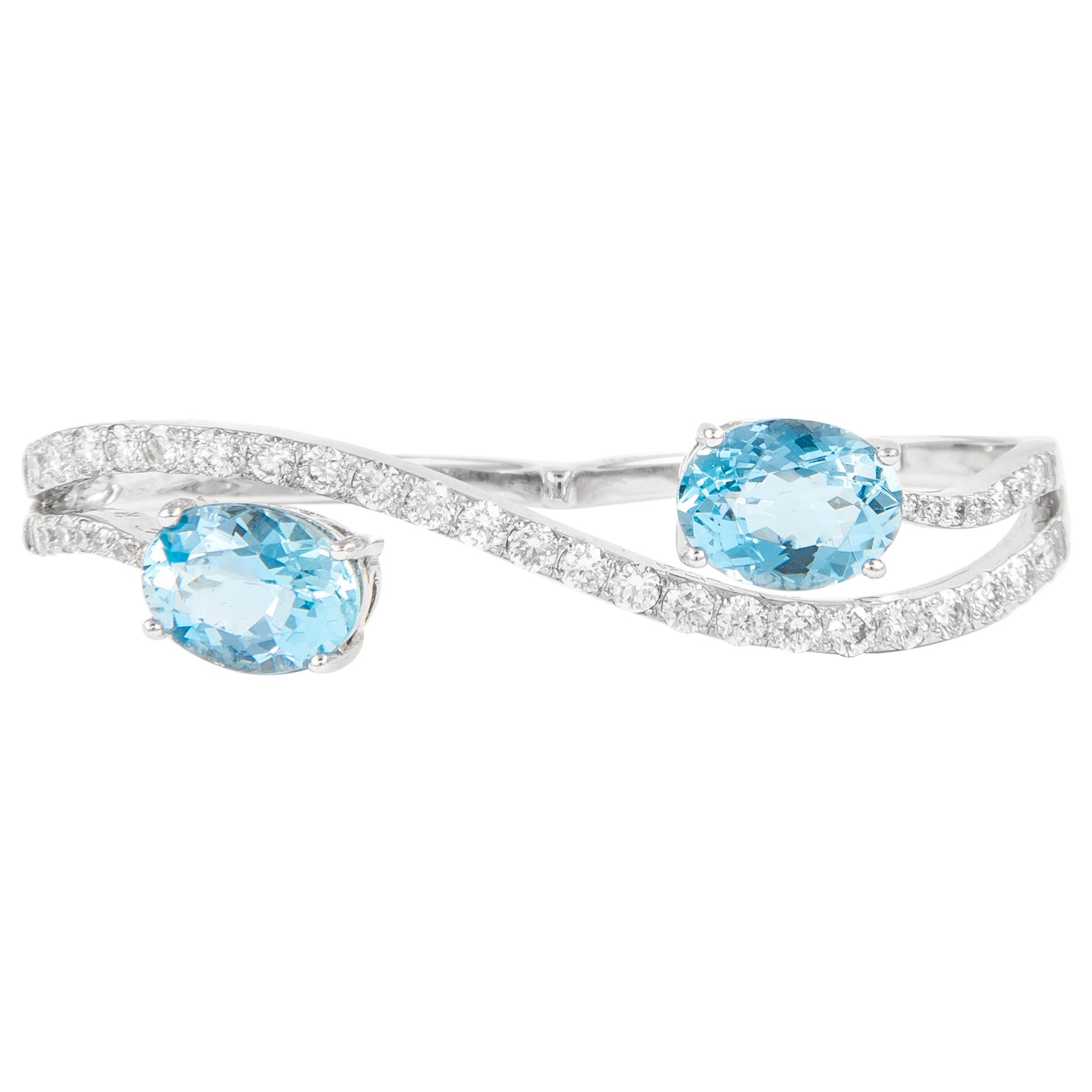 Alexander Beverly Hills 2,87 Karat ovaler Aquamarin und Diamant Doppelring 18k Weiß im Angebot