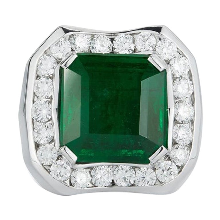 Emerald and Diamond Ring For Sale