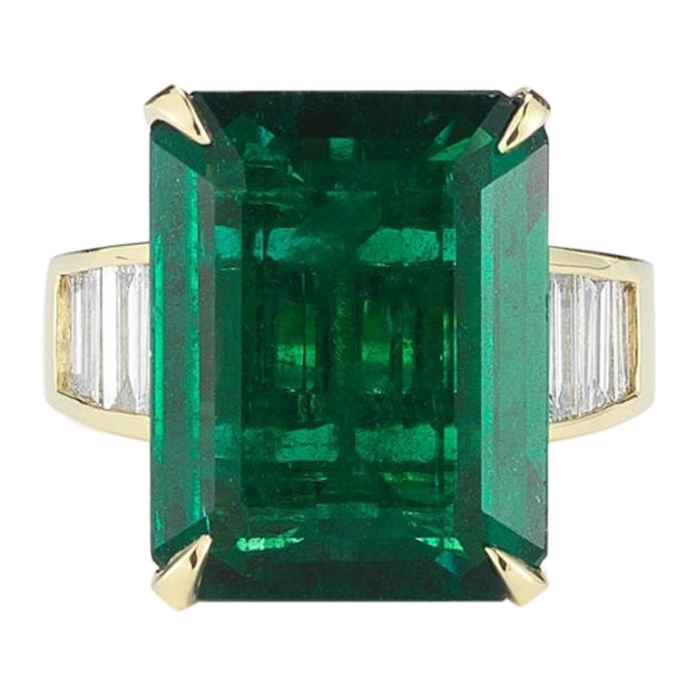 Mogul Emerald Ring at 1stDibs