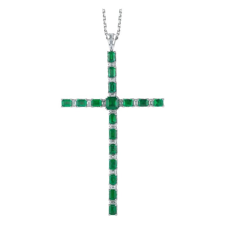 Emerald Cross Pendant For Sale