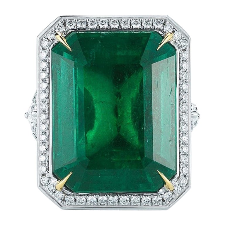 Sensational Emerald and Diamond Ring For Sale