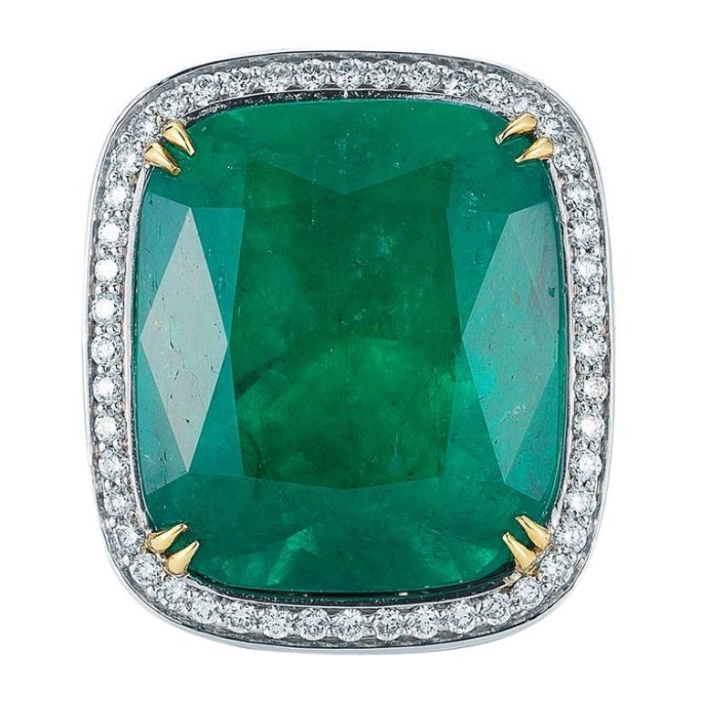 Marvelous Emerald and Diamond Ring For Sale