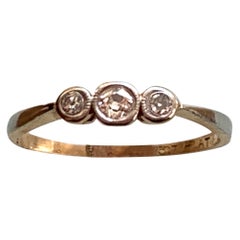 Antique Art Deco 18ct 750 Gold 0.10 Carat Diamond Ring