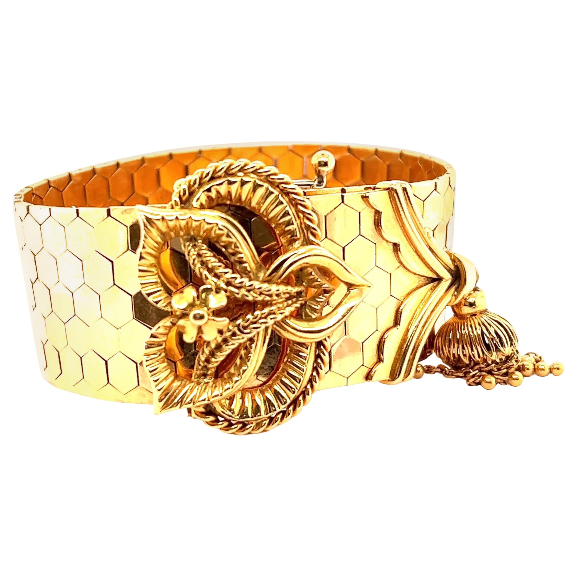 French 1950s 18 Karat Yellow Gold Bracelet For Sale at 1stDibs