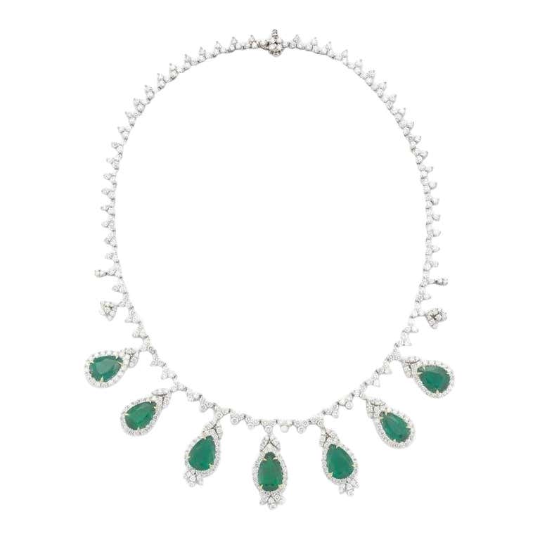 Emerald Drop Necklace For Sale at 1stDibs