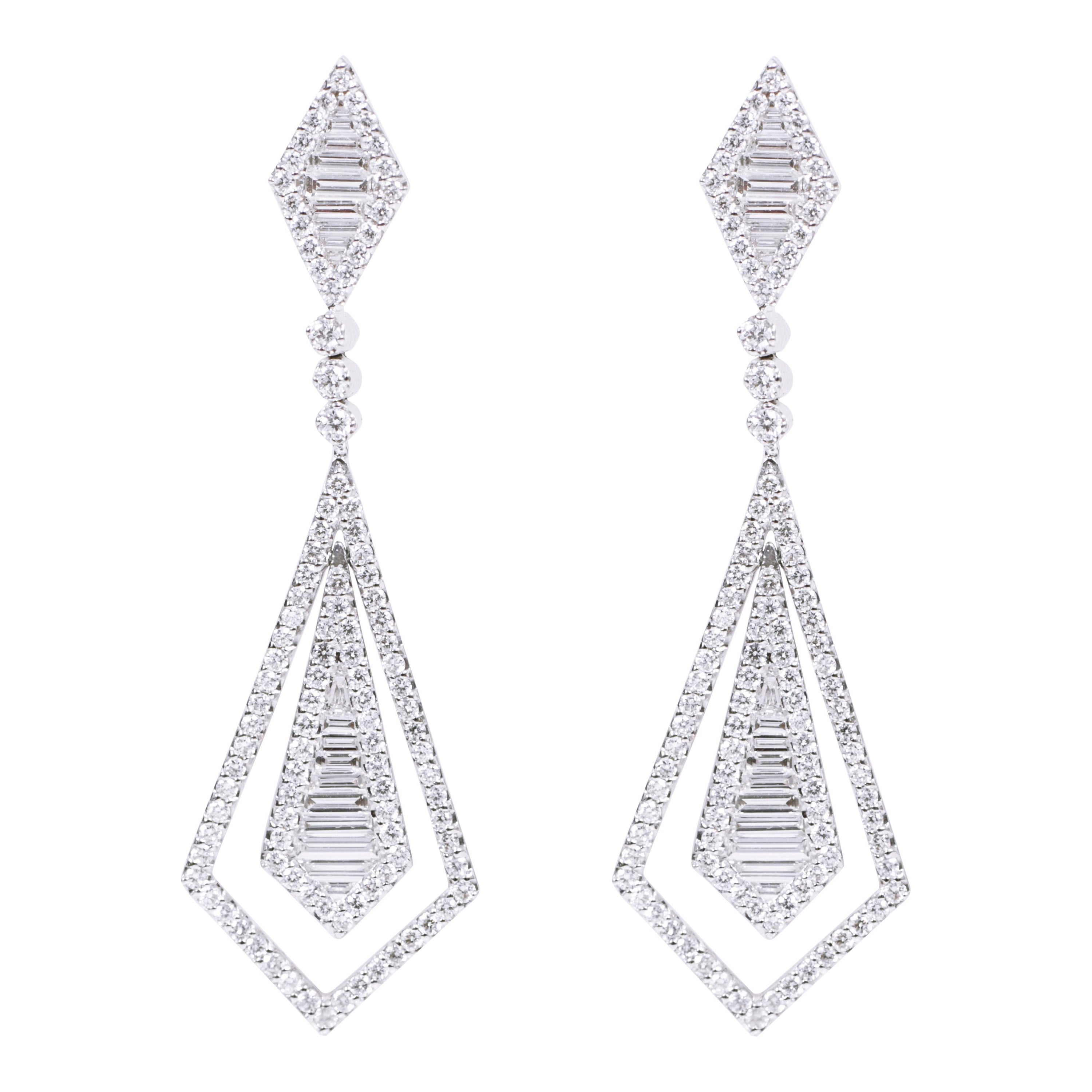 Pendientes de gota de diamantes de oro blanco de 18 quilates y 1,77 quilates de estilo contemporáneo