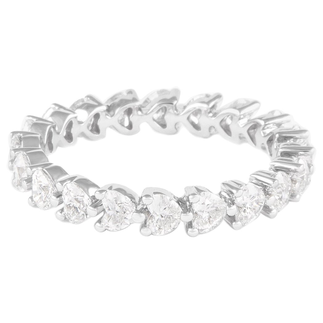 Alexander, anneau d'éternité en or blanc 18 carats avec diamants en forme de cœur de 1,85 carat D-F VVS2/VS1 en vente