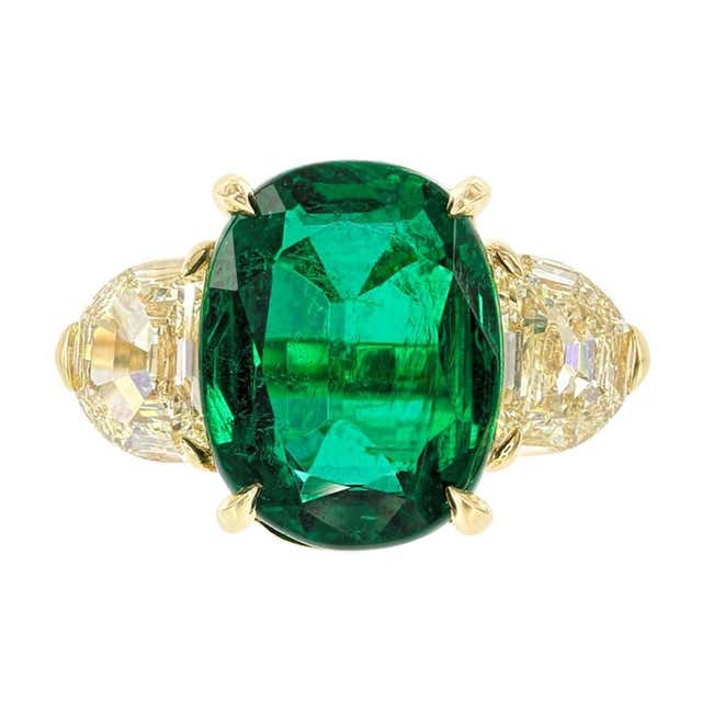 Emerald And Yellow Diamond Ring For Sale at 1stDibs