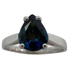 Bague solitaire en or blanc 18 carats avec saphir australien bleu royal taille poire de 1,30 carat