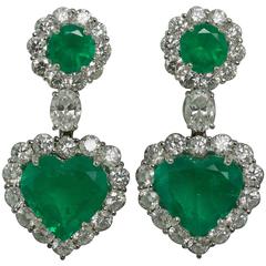 Orecchini a forma di cuore in oro con diamante smeraldo
