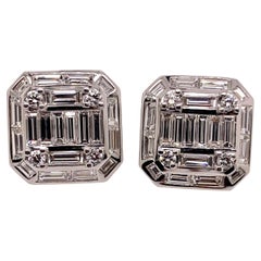 Boucles d'oreilles baguette en or blanc 18 carats et diamants