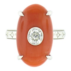 Bague d'antiquités en platine avec corail orange rougeâtre GIA et diamants taille mine