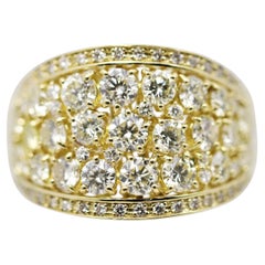 Bague à large anneau en or avec grappe de diamants