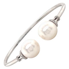 Bracelet jonc en or blanc 14 carats avec perles des mers du Sud et diamants de 0,19 carat