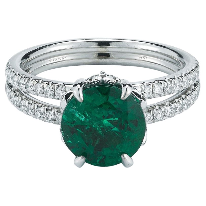18k White Gold 2.92ct Emerald And .88ct Diamond Ring For Sale