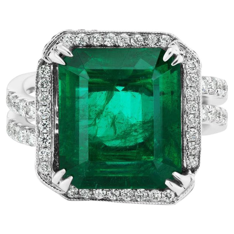 18k White Gold 8.18ct Emerald And 1.18ct Diamond Ring For Sale