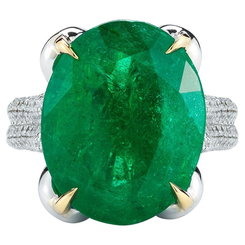 18k White Gold 13.94ct Emerald and 1.98ct Diamond Ring For Sale