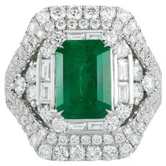 Anillo de oro blanco de 18 quilates con esmeralda colombiana de 2,83 ct y diamante de 2,13 ct