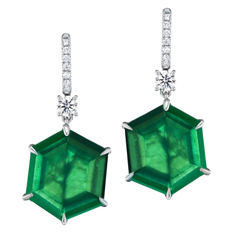 18k White Gold 29.42ct Hexagonal Emerald And .96ct Diamond Earrings For Sale