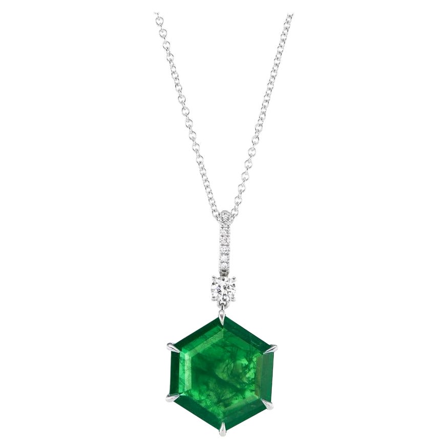 18k White Gold 13.96ct Hexagonal Emerald and .48ct Diamond Necklace For Sale