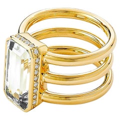 Anello in oro giallo Syna Geometrix con cristalli di rocca e diamanti