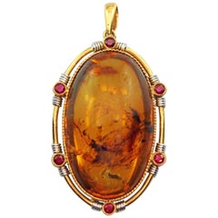 18 Karat Yellow White Gold Amber Oval Cabochon Rubies Pendant Necklace