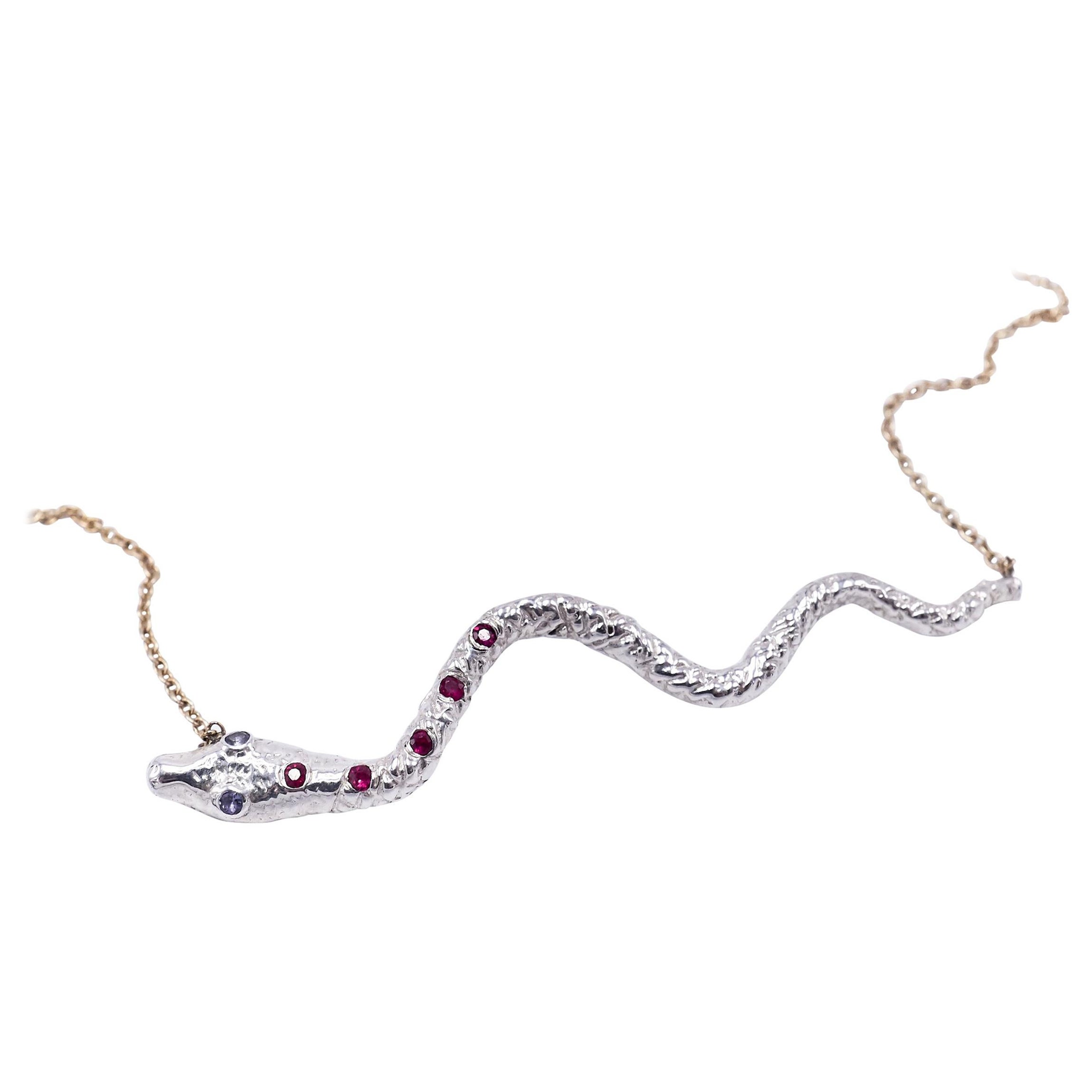 Collier de serpent en argent, rubis, iolite et chaîne remplie d'or J Dauphin en vente