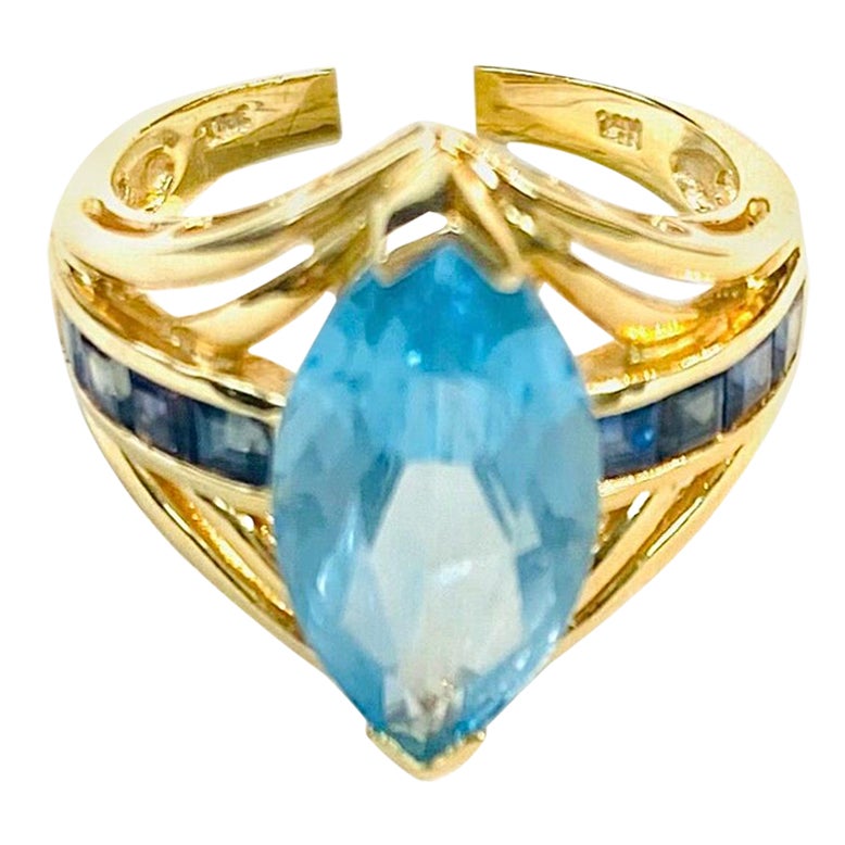 Light Blue Topaz with Dark Blue Topaz Baguettes 14K Yellow Gold Ring For Sale